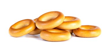 Küçük kuru simit, beyaz arka planda küçük rulo.