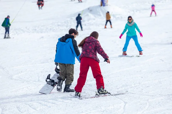 Bakuriani, Georgia February 15, 2020 - Light skiing track in Bakuriani — Stockfoto