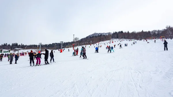 Bakuriani, Georgia February 15, 2020 - Light skiing track in Bakuriani — Stock Fotó