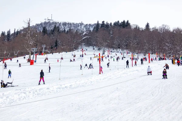 Bakuriani, Georgia February 15, 2020 - Light skiing track in Bakuriani — Stock Fotó