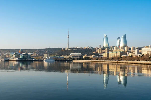 Panoramiczny widok na miasto Baku rano — Zdjęcie stockowe