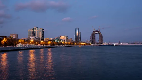 Bakú Azerbaiyán Enero 2020 Vista Nocturna Bakú Capital Azerbaiyán — Foto de Stock