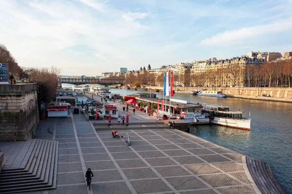 Paris, France - January 18, 2019: View of Siene river in Paris — ストック写真
