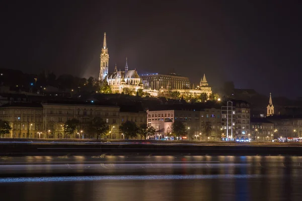 夜のブダペスト市 ハンガリーのブダ側のスカイライン — ストック写真