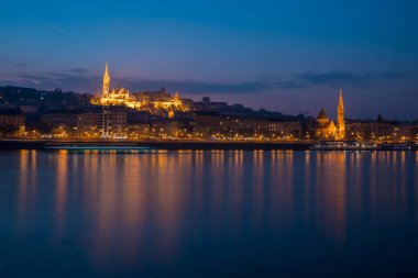 Budapeşte şehri, Macaristan 'ın Budin yakasının silueti. Seyahat