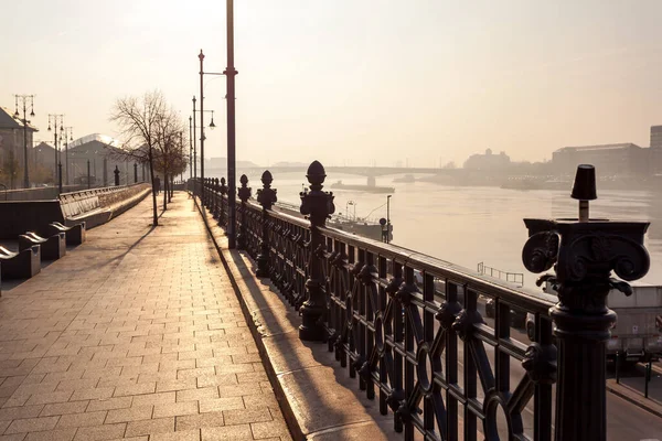 Chodník Břehu Dunaje Budapešti Ráno Cestování — Stock fotografie