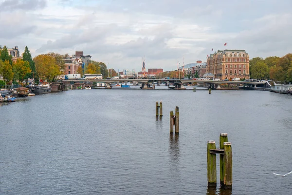 Amsterdam Olanda Octombrie 2019 Case Colorate Bărci Canalul Amsterdam Toamna — Fotografie, imagine de stoc