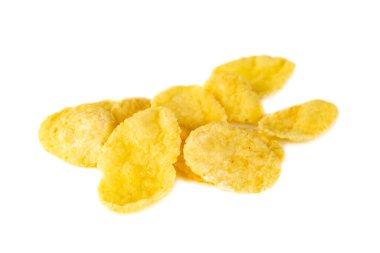 Beyaz arka planda yalıtılmış mısır gevrekleri, kuru tahıllar, kahvaltı.