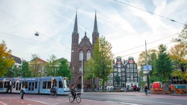 Amsterdam, Hollanda - 15 Ekim 2019: De Krijtberg Kerk Amsterdam 'da bir Roma Katolik kilisesidir. Din