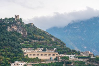 Akdeniz kıyısındaki Amalfi şehri İtalya 'da seyahat ediyor.