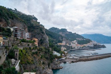 Akdeniz kıyısındaki Amalfi şehri İtalya 'da seyahat ediyor.