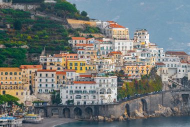 Akdeniz kıyısındaki Amalfi şehri İtalya 'da seyahat ediyor.