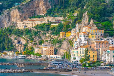 Akdeniz kıyısındaki Amalfi şehri İtalya 'da seyahat ediyor.