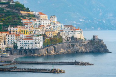Akdeniz kıyısındaki Amalfi şehri İtalya 'da seyahat ediyor.