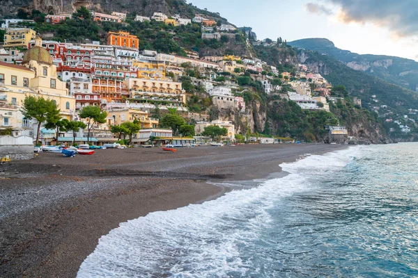 Talya Nın Ünlü Amalfi Kıyısındaki Positano Kasabasıyla Güzel Bir Manzara — Stok fotoğraf