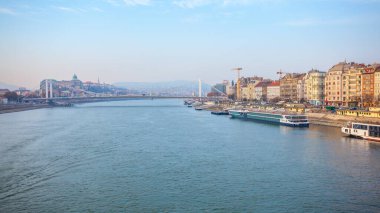 Budapeşte, Macaristan - 12 Kasım 2018: Budapeşte ve Tuna Nehri manzarası, Seyahat