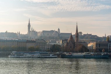 Budapeşte, Macaristan - 12 Kasım 2018: Budapeşte ve Tuna Nehri manzarası, Seyahat