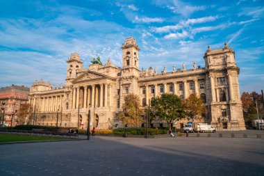 Budapeşte, Macaristan - 12 Kasım 2018 Etnoğrafya Müzesi 'nin tarihi lüks binası, seyahat