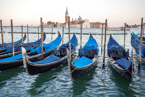 Gondoles Amarrées Place Saint Marc Avec Église San Giorgio Maggiore — Photo