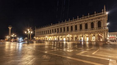 Venedik, İtalya - 16 Ağustos 2018: Venedik 'teki Piazza San Marco' daki tarihi binalar