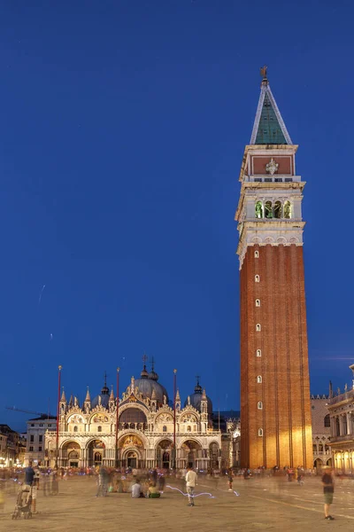Zvonice Historické Budovy Piazza San Marco Noci Benátkách Itálie Cestování — Stock fotografie