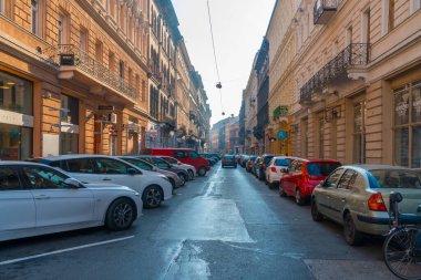 Budapeşte, Macaristan - 12 Kasım 2018: Tarihi Budapeşte şehrinin güzel manzarası, insanlar ve trtrportasyon