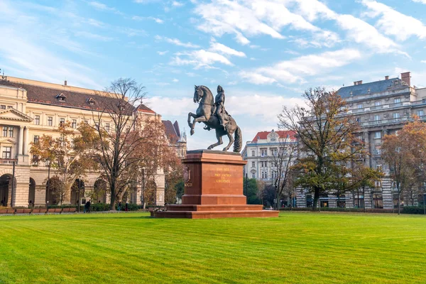 Budapest Ungern November 2018 Statyn Ferenc Rakoczi Riksdagstorget Utanför Parlamentsbyggnaden — Stockfoto