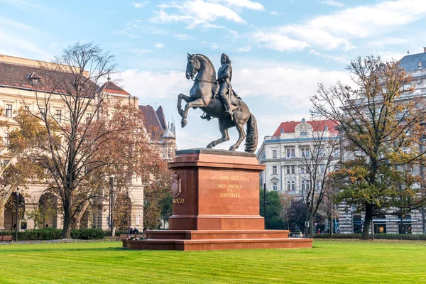 Budapest Ungern November 2018 Statyn Ferenc Rakoczi Riksdagstorget Utanför Parlamentsbyggnaden — Stockfoto