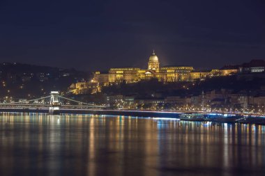 Budapeşte kalesi ve zincir köprüsü, Macaristan. Seyahat
