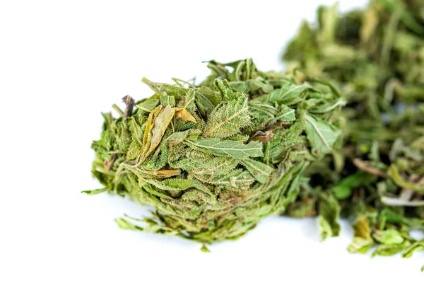 Montón Cannabis Medicinal Seco Marihuana Destinada Fines Médicos Aislado Blanco — Foto de Stock