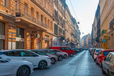 Budapeşte, Macaristan - 12 Kasım 2018: Tarihi Budapeşte şehrinin güzel manzarası, insanlar ve trtrportasyon