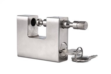 Beyaz arkaplanda izole edilmiş gümüş asma kilit, nesne