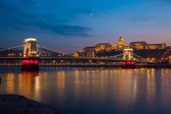 Ponte Catena Szechenyi Sul Fiume Danubio Notte Budapest Ungheria Viaggio — Foto Stock