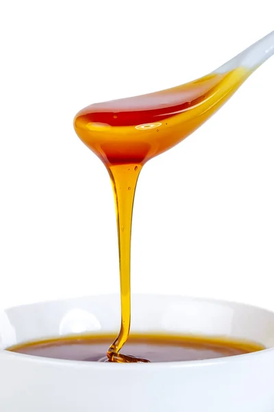Μέλι Που Στάζει Από Κεραμικό Κουτάλι Κεραμικό Μπολ Φαγητό — Φωτογραφία Αρχείου