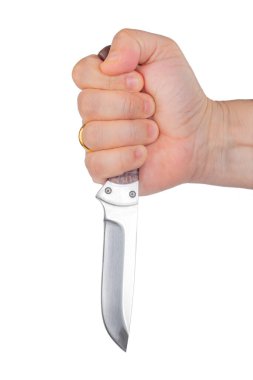 Beyaz arka planda izole edilmiş bir elde av bıçağı, tehlike