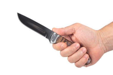 Beyaz arka planda izole edilmiş bir elde av bıçağı, tehlike