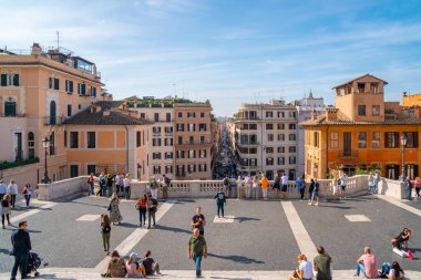 Roma, İtalya - 28 Ekim 2019 İspanya Merdivenleri ve İspanya Meydanı, Roma Piazza di Spagna