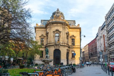 Budapeşte, Macaristan - 10 Kasım 2018: Metropolitan Ervin Szabo Kütüphanesi Budapeşte 'deki en büyük kütüphane ağıdır