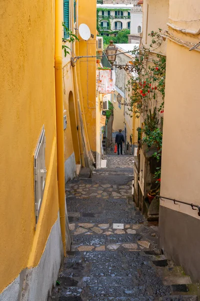 Tipikus Keskeny Utca Színes Házak Város Positano Amalfi Tengerpart Olaszország — Stock Fotó