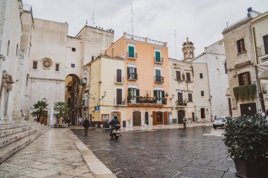 Bari, İtalya - 06 Kasım 2019: Eski kasaba Bari, Puglia - Apulia, Güney İtalya 'ya Seyahat