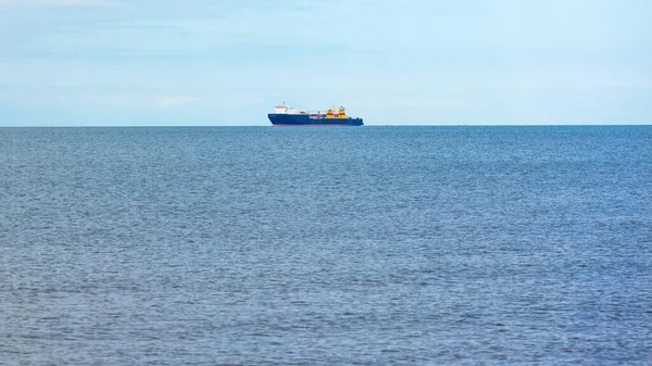 Karadeniz Poti Gürcistan Ufukta Bir Gemi Var Deniz Burnu — Stok fotoğraf