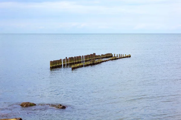 鉄の防波堤と海の風景 ポティ グルジア — ストック写真