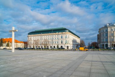 Varşova, Polonya - 3 Ocak 2019 Pilsudski Meydanı, garnizon binası, seyahat