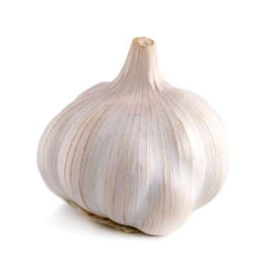 Beyaz arka planda taze sarımsak kafası, sebze