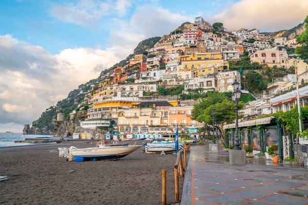 Positano Italia Noviembre 2019 Típica Calle Estrecha Coloridas Casas Ciudad — Foto de Stock