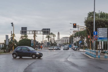 Bari, İtalya - 06 Kasım 2019: Güzel eski şehir Bari. İtalya 'ya seyahat