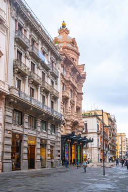Bari, İtalya - 06 Kasım 2019: Güzel eski şehir Bari. İtalya 'ya seyahat