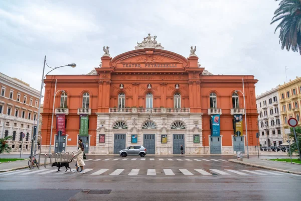 Bari, İtalya - 06 Kasım 2019: Bari, İtalya 'da Teatro Petruzzelli Opera ve Balesi