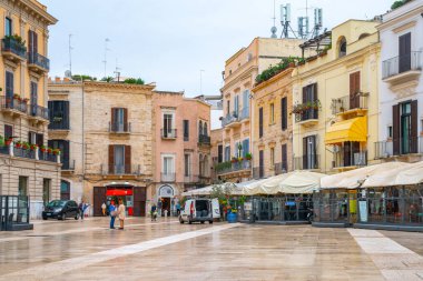 Bari, İtalya - 06 Kasım 2019: Güzel eski şehir Bari. İtalya 'ya seyahat