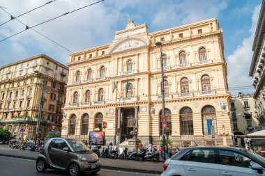 Napoli, İtalya - 30 Ekim 2019: Napoli 'nin tarihi merkezinde şehir hayatı